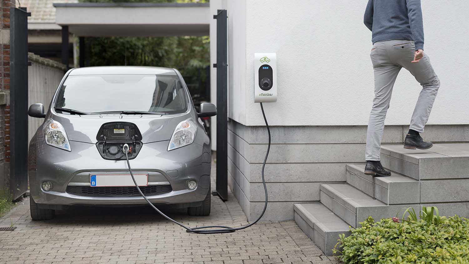 eNovates car electric charger at home